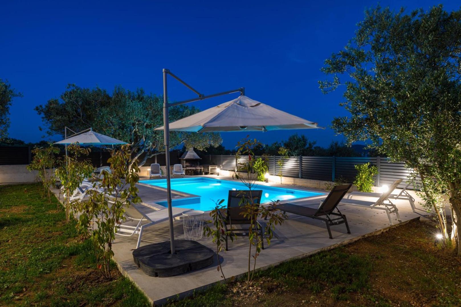 Crowonder Sun Dance Apartments With Heated Swimming Pool Seaview And Garden Sveti Filip i Jakov Kültér fotó